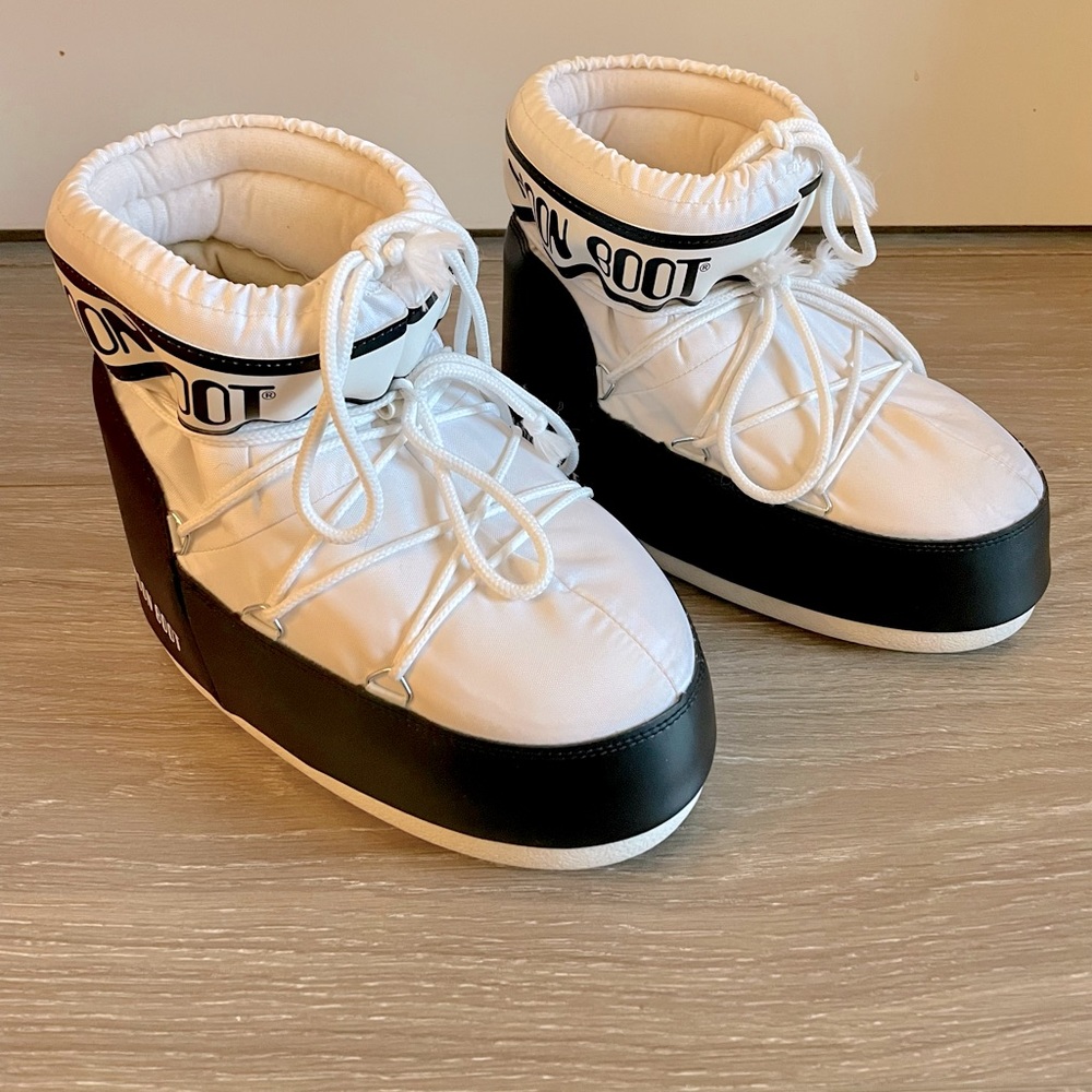 The Original MOON BOOT, ICON LOW WHITE NYLON BOOTS, 7-8.5 / EU 39-41